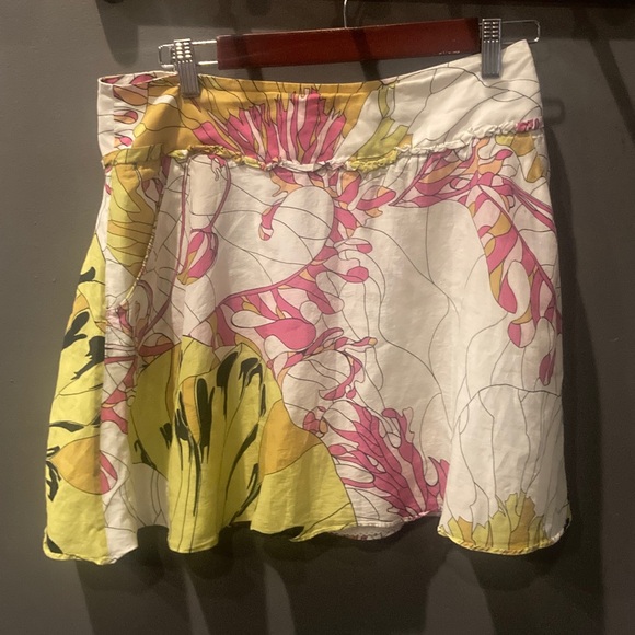 Anthropologie Dresses & Skirts - Anthropologie size 8 silk cotton blend mini skirt. Great condition